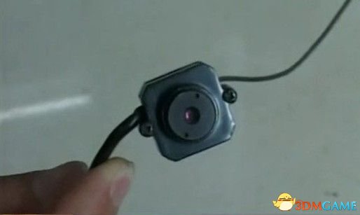房东偷拍女租客洗澡 请外甥女帮装游戏被发现